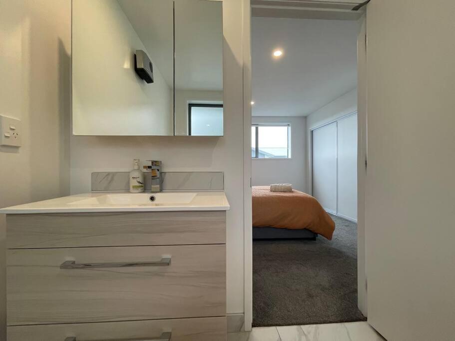 Parkside Retreat - 3 Beds -Sleeps 6 Near Westfield Villa Christchurch Exterior photo